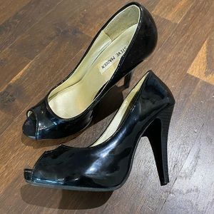 Size 7 black Steve Madden heels